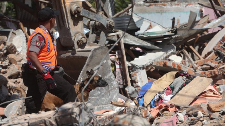 Νέος σεισμός 5,9 R στην Ινδονησία-347 οι νεκροί από τον σεισμό της Κυριακής