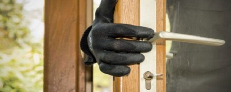 “Ξάφρισε” τσάντα με χρήματα από σπίτι στον Τύρναβο