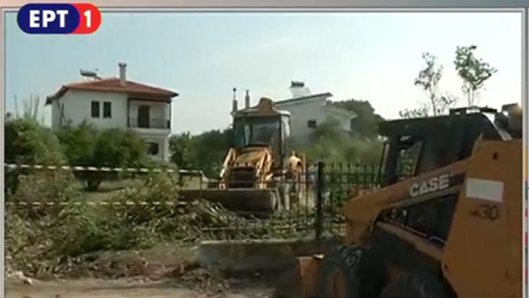 Κασσάνδρα Χαλκιδικής: Γκρεμίστηκαν περιφράξεις που εμπόδιζαν την πρόσβαση προς τη θάλασσα (video)