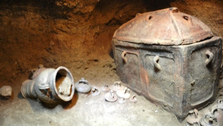 Υστερομινωικός ο ασύλητος τάφος στην Ιεράπετρα