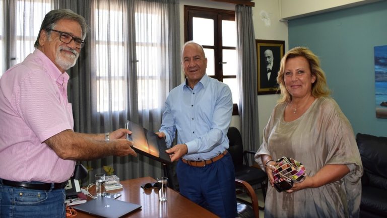 Τιμά τους για χρόνια επισκέπτες