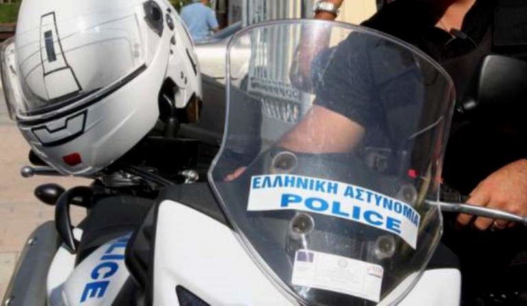 Κατηγορούνται ότι «ξάφριζαν» πορτοφόλια σε λαϊκές