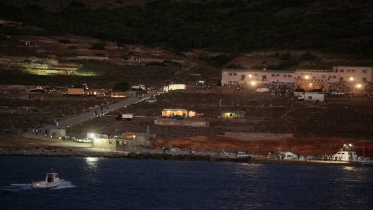 Κατεδαφίζονται τα αυθαίρετα της Μακρονήσου- Διαφύλαξη των διατηρητέων