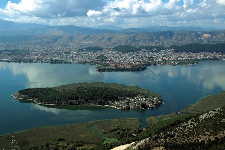 «Λυρική Παμβώτις”