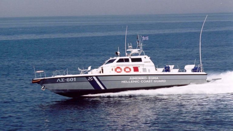 Έρευνες στο Θρακικό για εντοπισμό βάρκας με 35 μετανάστες που εξέπεμψε SOS