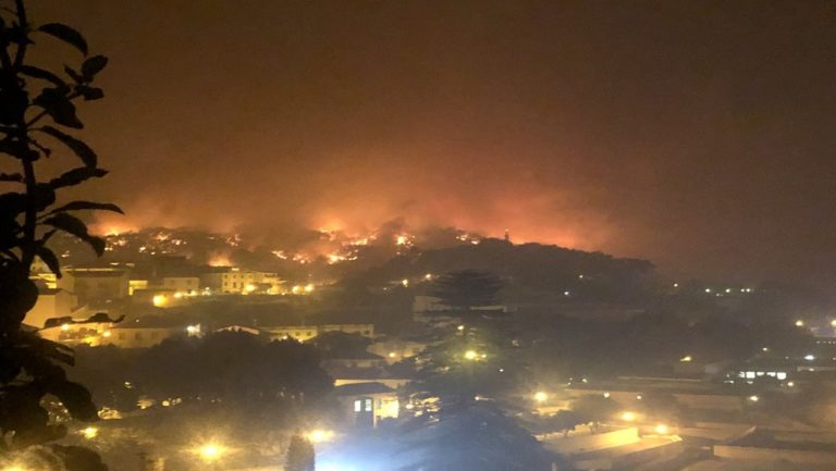 Πορτογαλία: Καίγονται σπίτια στο Μονσίκε- Γαλλία: “Ενότητα” έναντι της κλιματικής αλλαγής