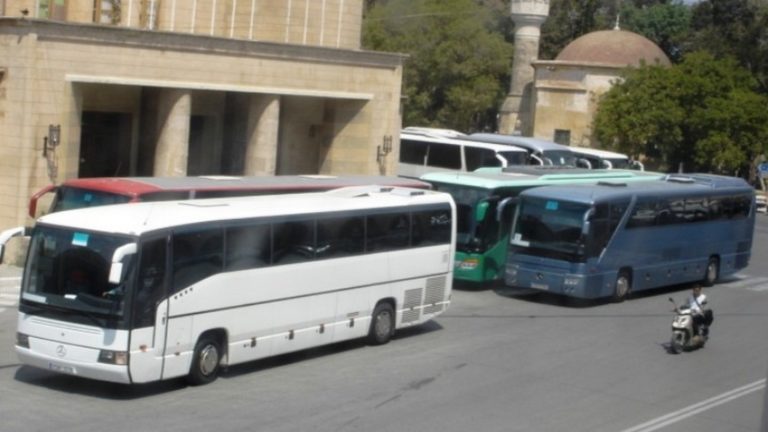 Κινητοποιήσεις ξεκίνησαν οι οδηγοί τουριστικών λεωφορείων