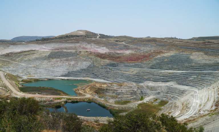 Συνέλευση για τη μετεγκατάσταση στην κοινότητα Αχλάδας