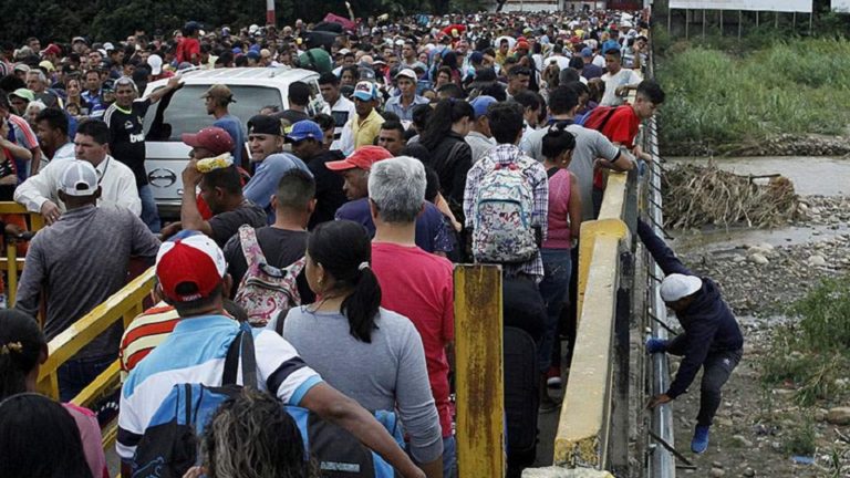 Βενεζουέλα-Προσφυγική κρίση: Το Περού σκληραίνει τους όρους εισόδου των Βενεζουελάνων