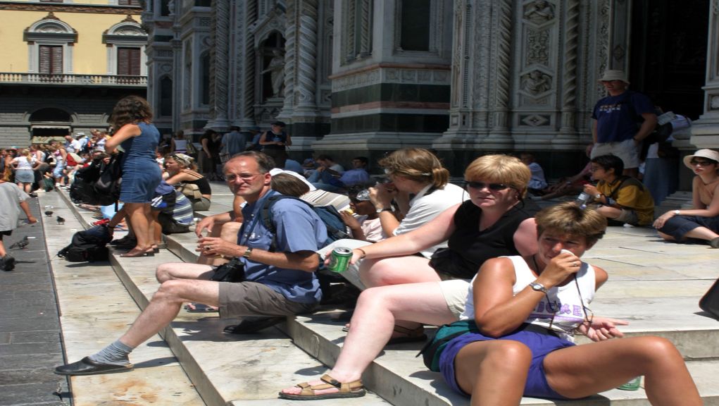 Ιταλία: Πρόστιμα για τους τουρίστες που τρώνε στους δρόμους της Φλωρεντίας