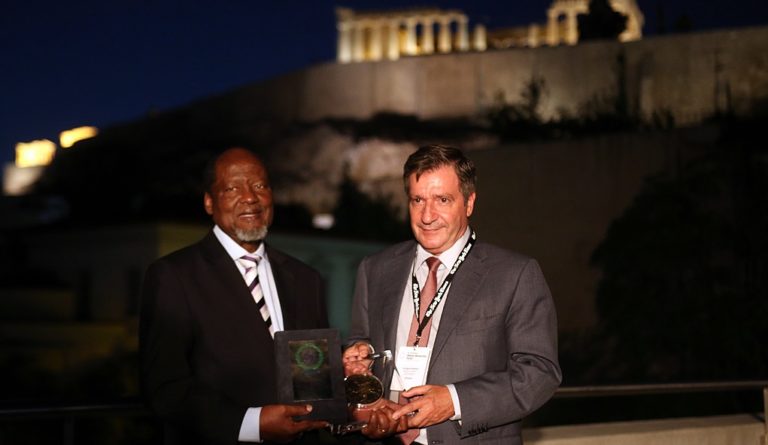 Στον πρώην πρόεδρο της Μοζαμβίκης το Βραβείο Δημοκρατίας της Αθήνας