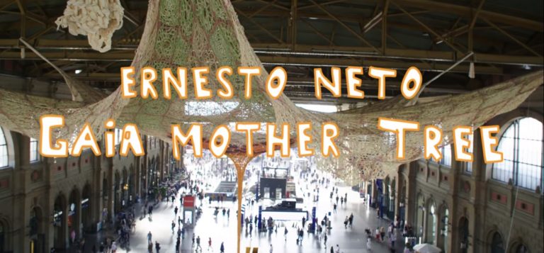 Το «Δέντρο της Μητέρας Γης» στον κεντρικό σιδηροδρομικό σταθμό της Ζυρίχης