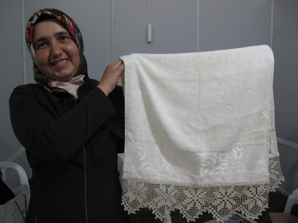 Κομοτηνή: Οι γυναίκες της Κοτύλης δεν σταματούν να πλέκουν