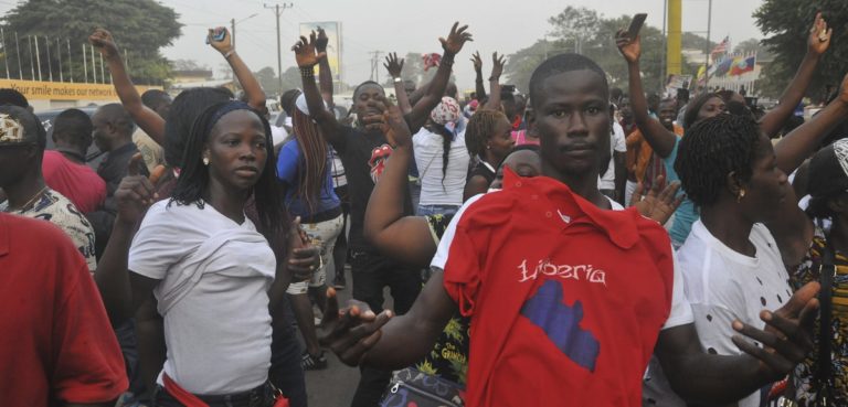 Άφαντα έγιναν 100 εκατ. δολάρια στη Λιβερία – Ξέσπασαν διαδηλώσεις