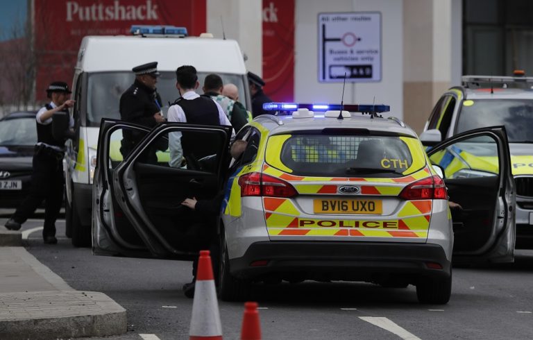 Αναστάτωση από «εισβολή»  αυτοκίνητου σε εμπορικό κέντρο στο Λονδίνο