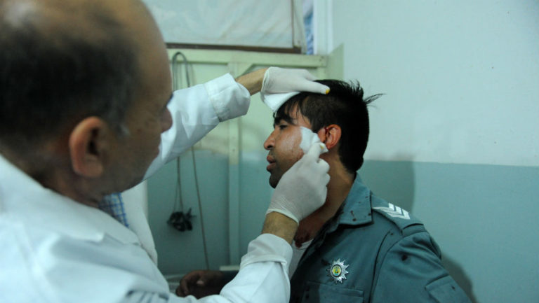 Δεκάδες νεκροί και τραυματίες από διπλή επίθεση στην Καμπούλ