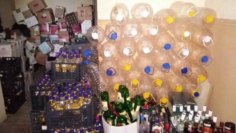 Παράνομο εργαστήριο παρασκευής και εμφιάλωσης αλκοολούχων ποτών στη Θεσσαλονίκη