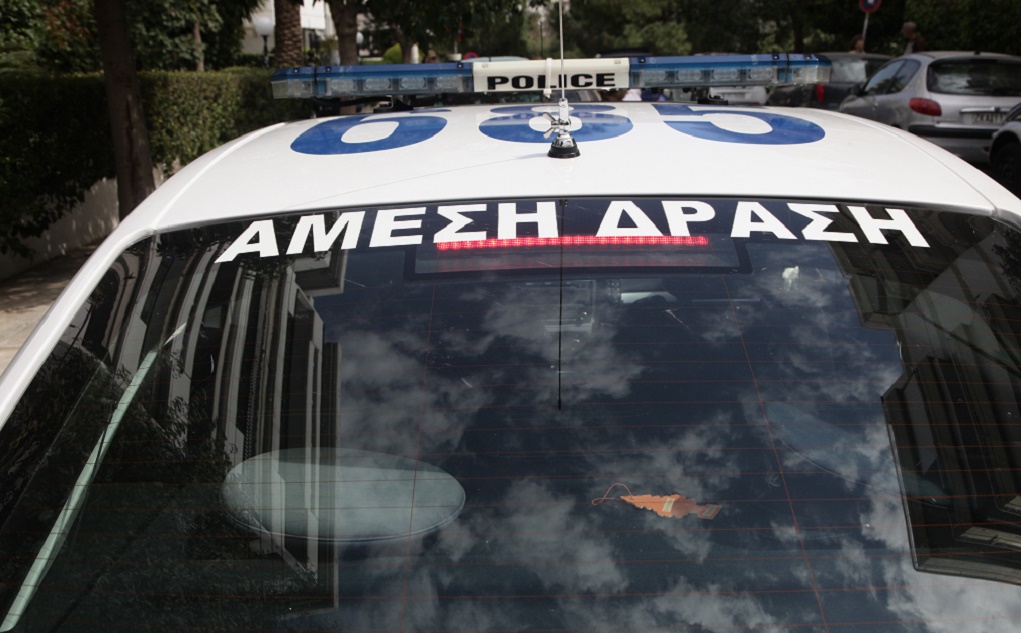 Επίθεση αντιεξουσιαστών σε αστυνομικούς έξω από το Πρωτοδικείο της Αθήνας