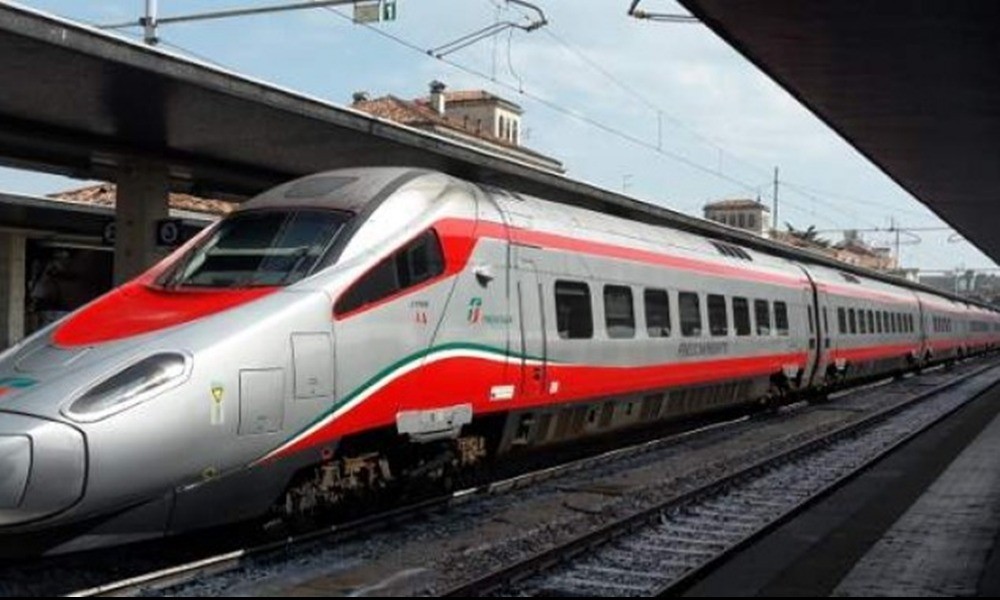 Επίσημη πρώτη για το “Ασημένιο Βέλος”, το τρένο που θα πραγματοποιεί τη διαδρομή προς Αθήνα σε περίπου τρεισίμισι ώρες