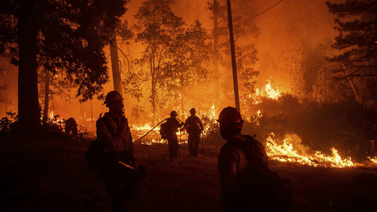 Εκκενώνονται περιοχές στη βόρεια Καλιφόρνια λόγω μεγάλης πυρκαγιάς
