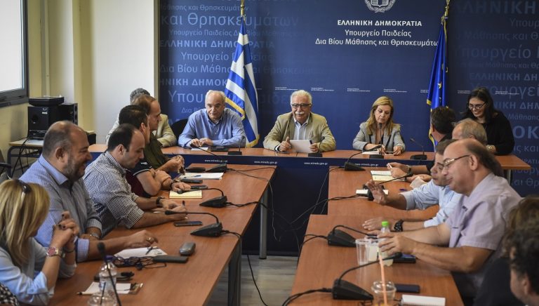 Δεκαπέντε χιλιάδες διορισμούς σε βάθος τριετίας ανακοίνωσε ο υπ. Παιδείας (video)