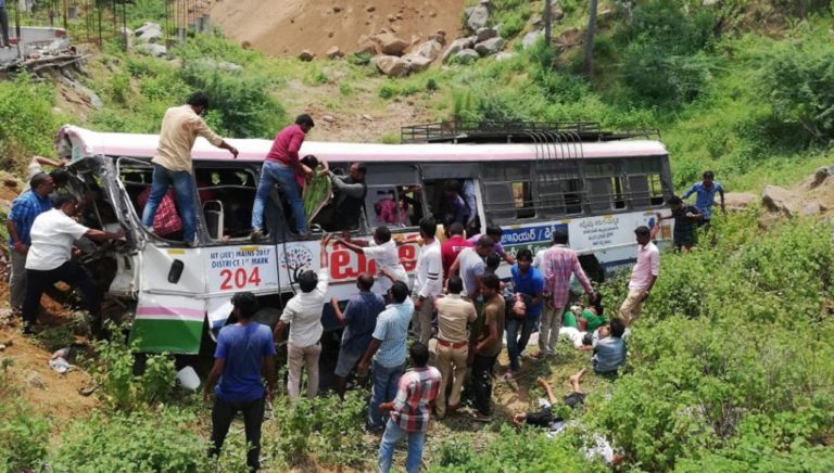 Iνδία: Πολύνεκρο δυστύχημα με πτώση λεωφορείου σε χαράδρα