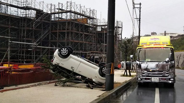 Ιαπωνία: Τραυματισμοί και ζημιές από τον τυφώνα Τράμι