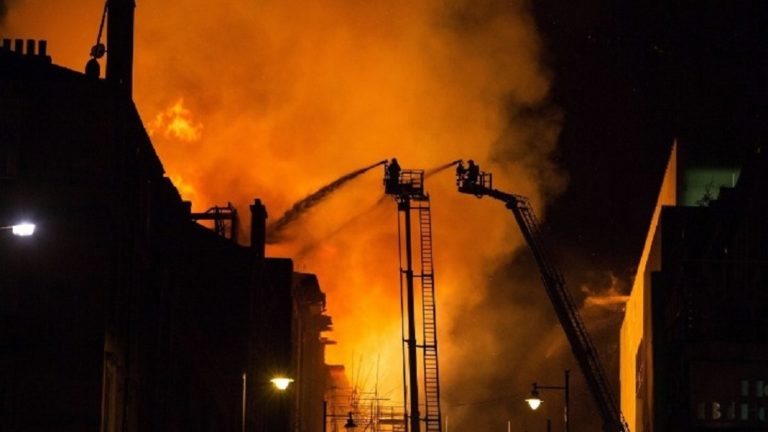 Πυρκαγιά σε σχολείο στο Ντάγκεναμ του Λονδίνου