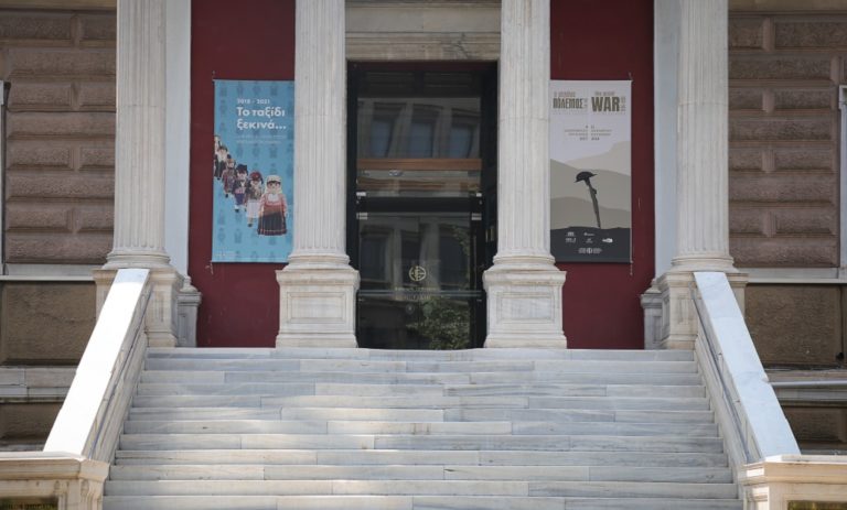 Συνελήφθησαν δύο γυναίκες για τους βανδαλισμούς σε μουσεία της Αθήνας