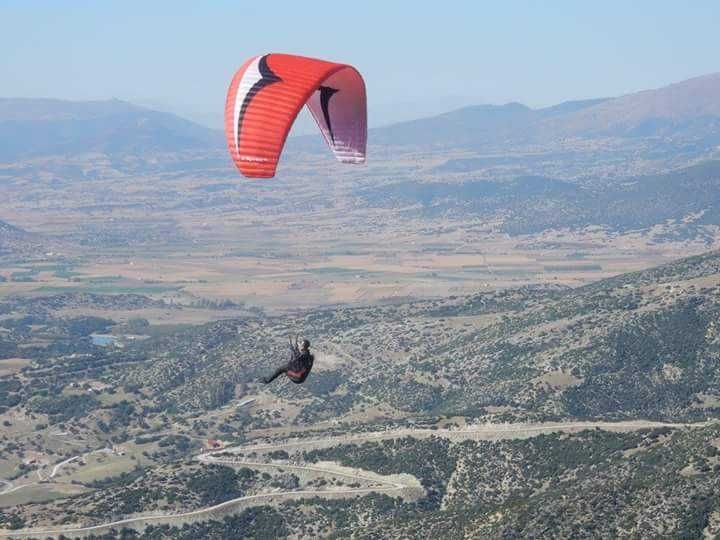 Εντοπίστηκε νεκρός ο αγνοούμενος αιωροπτεριστής σε απόκρημνη περιοχή της Αράχωβας (video)