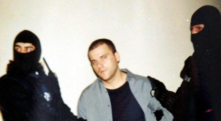 Σε τρίτη αναβολή οδηγήθηκε η δίκη του Κ. Πάσσαρη για τη δολοφονία αστυνομικών το 2001