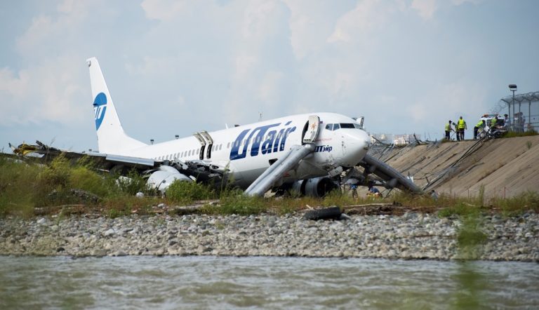 Στις φλόγες αεροπλάνο κατά την προσγείωσή του στο Σότσι
