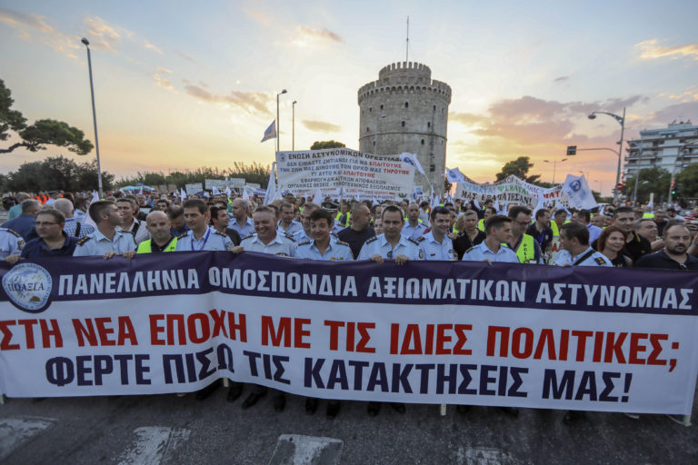 Πορεία ένστολων στη Θεσσαλονίκη