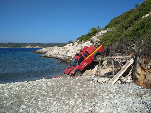 Πύλος: Πυροσβεστικό στη… θάλασσα