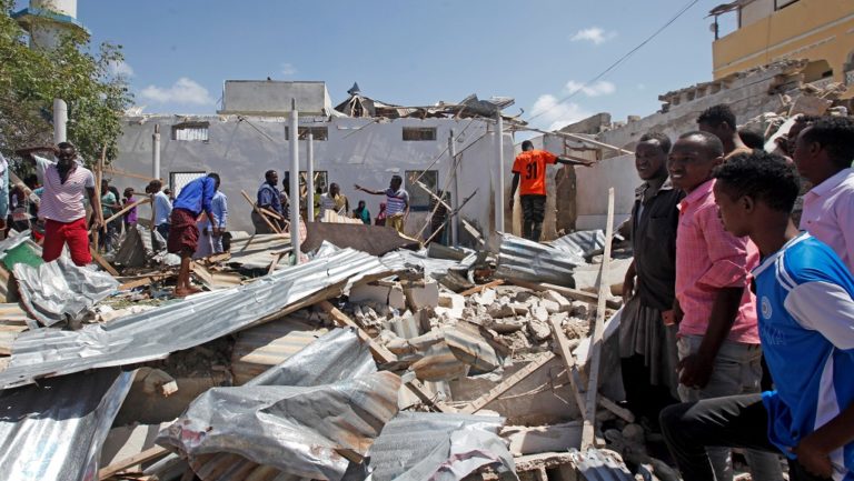 Σομαλία: Αιματηρή επίθεση με παγιδευμένο όχημα στο Μογκαντίσου