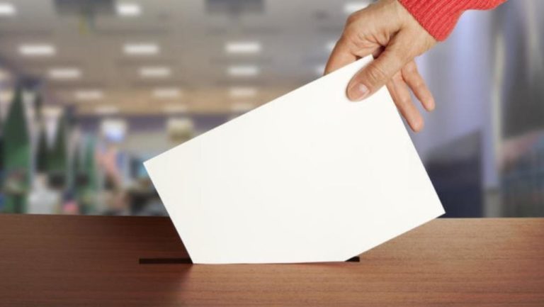 ΥΠΕΣ: Eκλογείς ενδέχεται να ψηφίζουν σε διαφορετικό σχολικό συγκρότημα