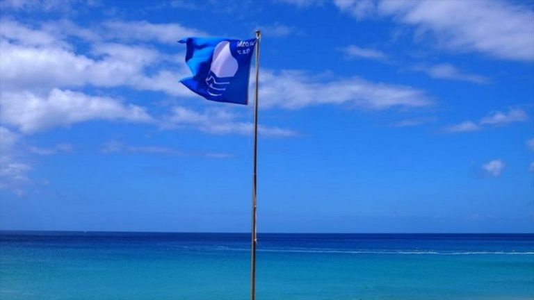 Αφαιρείται γαλάζια σημαία από παραλία στην πόλη της Ρόδου