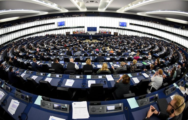 Κυρώσεις κατά του Ορμπάν ψήφισε το Ευρωκοινοβούλιο-Εκρηκτική συνεδρίαση στη Γερμανική Βουλή (video)