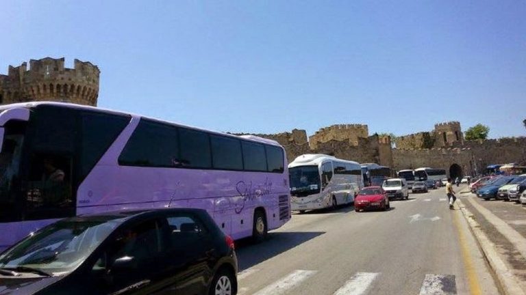Ρόδος: Οδηγός τουριστικού λεωφορείου αποκοιμήθηκε στο τιμόνι