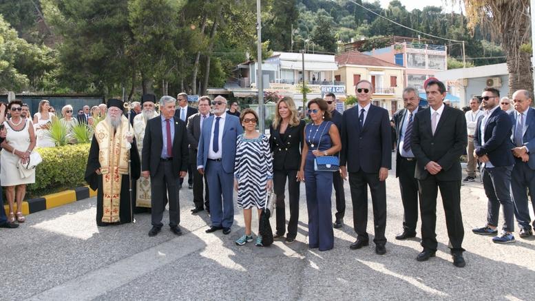 ﻿Λιμάνι Κατακόλου «Γιάννης Λάτσης» με παρούσα την οικογένεια