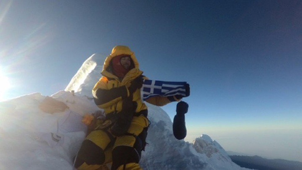 Ιμαλάια: Η ελληνική σημαία στα 8.163 μέτρα με Συκάρη και Μαρίνο