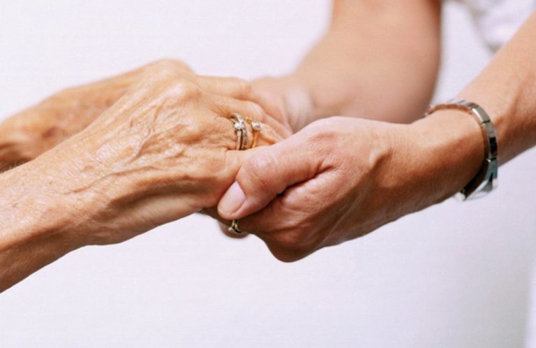 Πτολεμαΐδα: Δώρα αγάπης για ηλικιωμένους