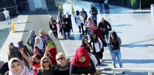 Γυναίκες πρόσφυγες στο Μουσείο της Ακρόπολης