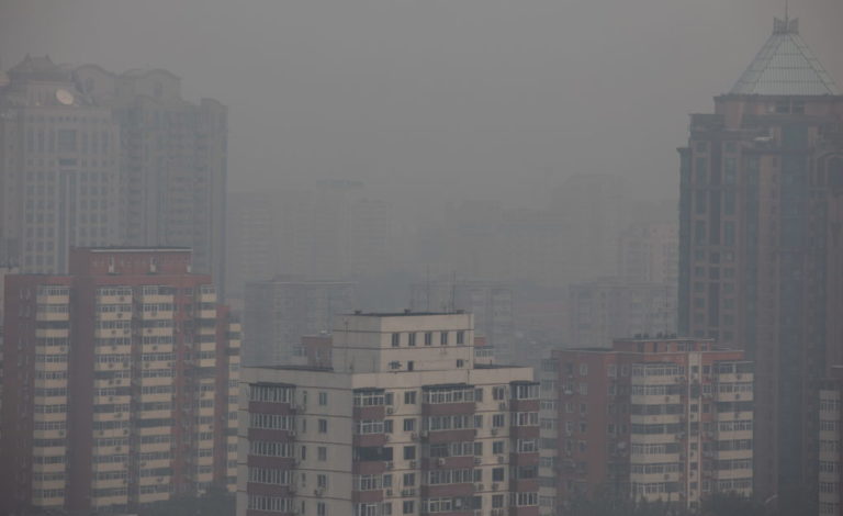 ΟΗΕ: 600.000 παιδιά το χρόνο πεθαίνουν από τη μόλυνση του αέρα