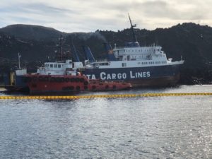 Ξεκινά η απάντληση καυσίμων του φορτηγού πλοίου «Νέαρχος» που προσάραξε στη Σαντορίνη