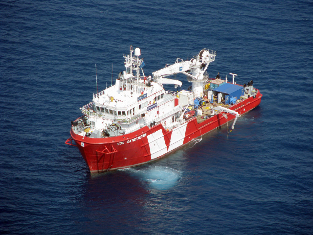 Ξεκινά η απάντληση καυσίμων του φορτηγού πλοίου «Νέαρχος» που προσάραξε στη Σαντορίνη