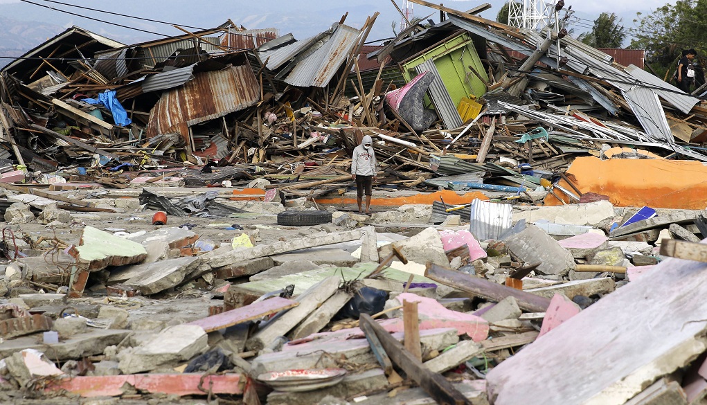Ινδονησία: Σχεδόν 2.000 οι νεκροί, 5.000 αγνοούμενοι από το σεισμό και το τσουνάμι