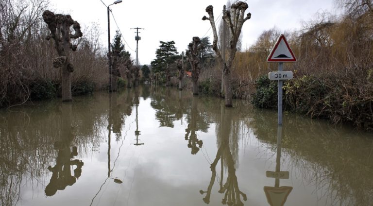 Δύο άνθρωποι πνίγηκαν στη νότια Γαλλία, λόγω καταρρακτώδους βροχής