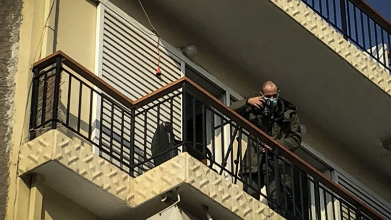 Συνελήφθη ο αστυνομικός που εντοπίστηκε χτυπημένος και δεμένος σε διαμέρισμα στη Νίκαια