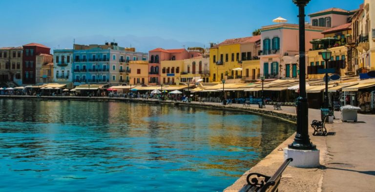 Le Figaro: Κρήτη και Ρόδος στα κορυφαία νησιά για την αγορά ακινήτων στην Ελλάδα